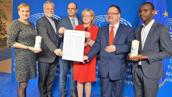 The CCME and CEC representatives presented the Christmas statement to First Vice-President of the European Parliament Mairead McGuinness in Brussels. Photo: CEC/Naveen Qayyum