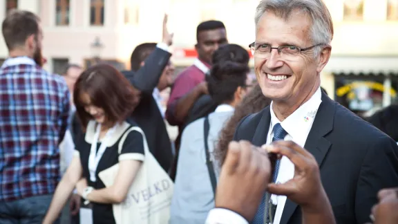 LWF General Secretary Rev. Dr Martin Junge, seen here with delegates of the international workshop for Young Reformers, held in Wittenberg, Germany, August 2015. Photo: Marko Schoeneberg