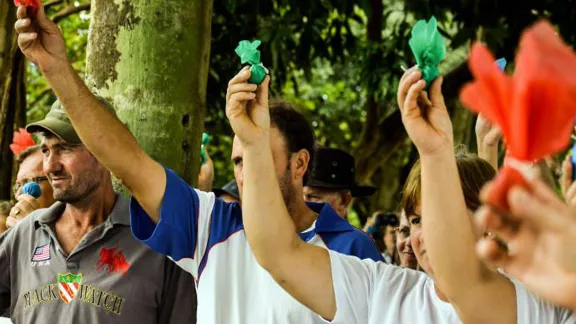 At Alba Posse, Argentinians and Brazilians pledged to advocate against the construction of more hydropower dams on the Uruguay River. Photo: Tatiana Lencina