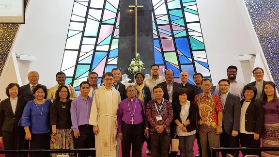 ALIS participants at Truth Lutheran Church, a congregation of the ELCHK, where they were welcomed by senior pastor, Rev Jackson Yeung, and by Rev. Jenny Chan, former bishop of ELCHK and LWF Council member  Photo: LWF/P.Lok