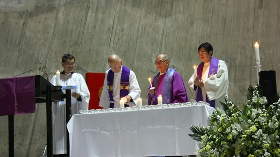 Prof. H. Augustine Suzuki (second left) lights a candle at St Maryâs Cathedral in Tokyo, where Anglicans, Catholics and Lutherans held the first joint worship service. Photo: JELC