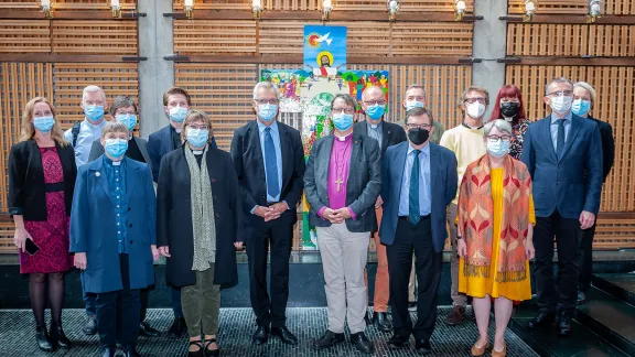 Bischof Johan Tyrberg von der Diözese Lund und eine Delegation aus Pfarrerinnen und Pfarrern und Dekaninnen und Dekanen sind auf Einladung von LWB-Generalsekretär Martin Junge im LWB-Büro der Kirchengemeinschaft zu Besuch. Foto: LWB/S. Gallay