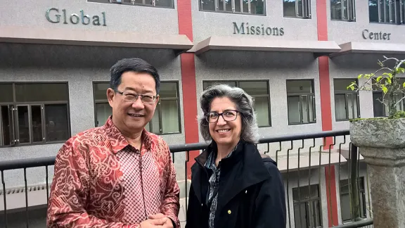 Rev. Tham Wan Yee, of the Assemblies of God in Malaysia, and Rev. Dr Cheryl Peterson, of the Evangelical Lutheran Church in America. Lutherans and Pentecostals have begun a five-year dialogue to seek better understanding. Photo: LWF/Rev. Dr Kaisamari Hintikka