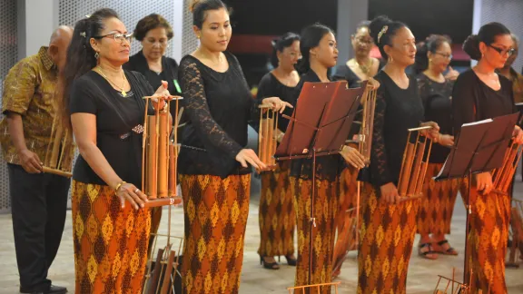 Eine javanesische Band spielt während eines Kulturabends anlässlich der Vorbereitenden Konsultationen der LWB-Regionen LAK und Nordamerika in Paramaribo (Suriname) traditionelle Musik. Foto: LWB/P. Mumia