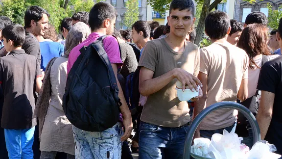 The ELCH offered 150 daily portions of warm meals to refugees at Kelati Station, the main train station in Budapest. Photo: Zsuzsanna Bolla