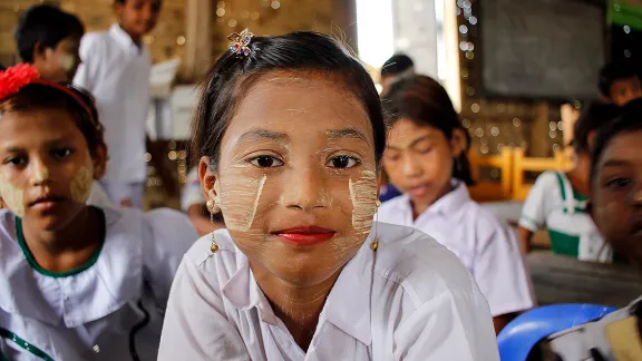 Ma Khin Nu (7), eine Bewohnerin des Lagers Ohn Taw Gyi (Myanmar), genießt verbesserte Bildungsmöglichkeiten. Foto: LWB/Myanmar/Isaac Kyaw Htun Hla