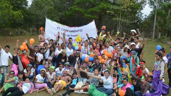 Feeling inspired: young people at a youth network camp come up with ideas to improve life in their communities. Photo: LWF Central America