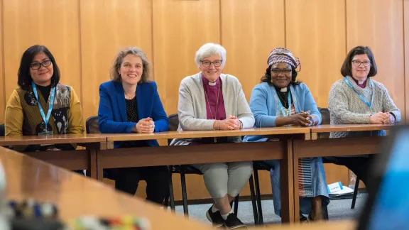 Die fünf Vizepräsidentinnen des LWB (v. .): Desri Maria Sumbayak, Pröpstin Astrid Klein, Erzbischöfin Dr. Antje Jackelen, Pfarrerin Jeannette Ada Epse Maina und Leitende Bischöfin Elizabeth Eaton Foto: LWB/Albin Hillert