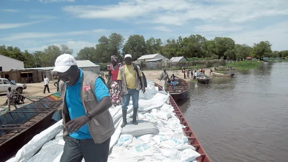 NFIs from the LWF and partner organizations are ferried by boat to remote islands in Twic East County, South Sudan.  Photo: LWF South Sudan/George Taban