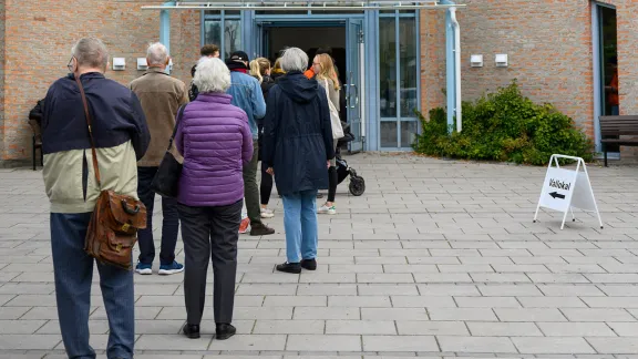 People queuing outside St. Pers Church in Uppsala, Sweden, to cast their vote in the church elections. Photo: Magnus Aronson/Ikon