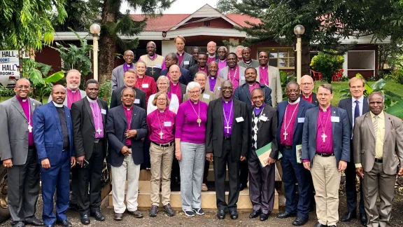 Bischöfinnen und Bischöfe der Evangelisch-Lutherischen Kirche von Tansania und der Kirche von Schweden während ihrer gemeinsamen Einkehrtagung in Moshi, Tansania. Foto: LWB