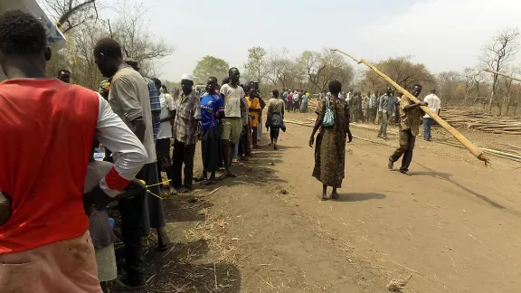 South Sudanese refugees in the new camp of Palorinya. The camp currently has 37,000 inhabitants, all of whom have arrived in the past weeks. Photo: LWF Uganda