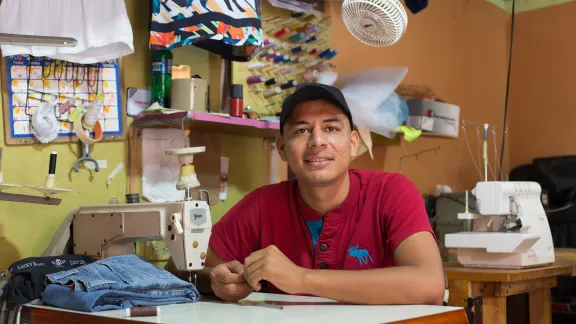 Carlos Hernandez ist aus dem Departamento Olancho, Honduras ausgewandert. Die Region ist schwer vom Klimawandel und sozialen Unruhen betroffen. Foto: Sean Hawkey/LWB