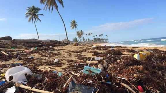 At UNEA-5 a historic resolution to End Plastic Pollution was e endorsed that will be forged into an international legally binding agreement by 2024. Photo: Dustan Woodhouse, Unsplash