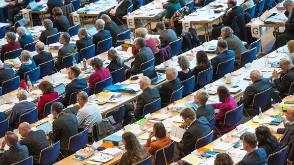 Delegierte der VELKD-Generalsynode und der EKD-Synode beschlossen eine stärkere Beteiligung junger Menschen in diesen Entscheidungsgremien. Foto: epd Bild