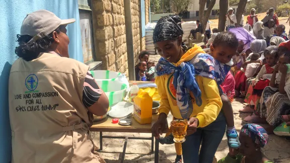 Ethiopian Evangelical Church Mekane Yesus (EECMY) and its diaconal agency, the Development and Social Services Commission (DASSC), works with LWF World Service to provide food distribution and cooking demonstrations to pregnant and lactating displaced women in Mesobo IDP camp. Photo: EECMY/G. Tesfay