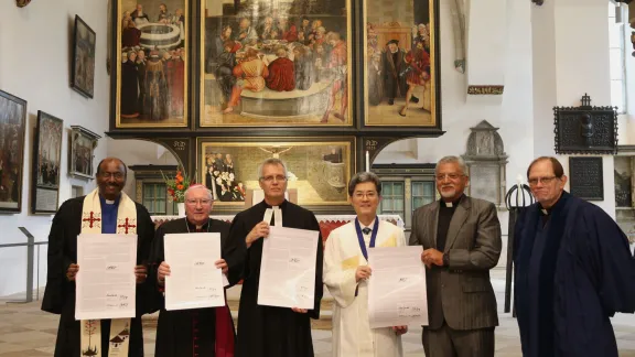 From left: President of the WCRC Jerry Pillay, Secretary of the Pontifical Council for Promoting Christian Unity Bishop Brian Farrell, LWF General Secretary Martin Junge, WMC President Jong Chun Park, WMC General Secretary Bishop Ivan Abrahams and WCRC General Secretary Chris Ferguson. Photo: WCRC / Anna Siggelkow