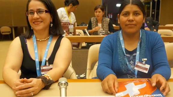 Pfarrerin Suyapa Ordoñez (l.), Christlich-Lutherische Kirche Honduras', und Rita Flores, Bolivianische Evangelisch-Lutherische Kirche, nahmen im Juli 2016 am Workshop „Advocacy für die Menschenrechte von Frauen“ teil und besuchten die 64. CEDAW-Tagung der Vereinten Nationen in Genf. Foto: LWB/C. Rendón