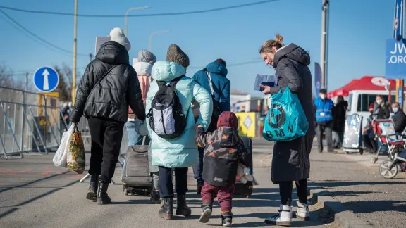 Women and children flee across the border between Slovakia and Ukraine following the Russian invasion in February 2022. Photo: LWF/A. Hillert