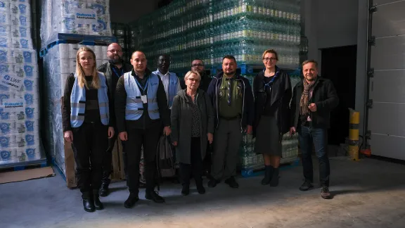 LWB und Partner, von links: Anna Pilch (LWB-Stiftung in Polen), Mateusz Ploskonka (Stadt Krakau), Samuel Dypczyński (LWB-Stiftung in Polen), Julius Kibet (LWB-Stiftung in Polen), Joanna Godfrejów (Kirchenvorsteherin der Evangelisch-Augsburgischen Kirchengemeinde), Łukasz Ostruszka (Evangelisch-Augsburgische Kirchengemeinde), Mariusz Siudek (Polnische Pfadfindervereinigung), Izabela Kucmin-Bemelmans (Polnische Pfadfindervereinigung), Grzegorz Grzonka (Internationaler Bund Polska)