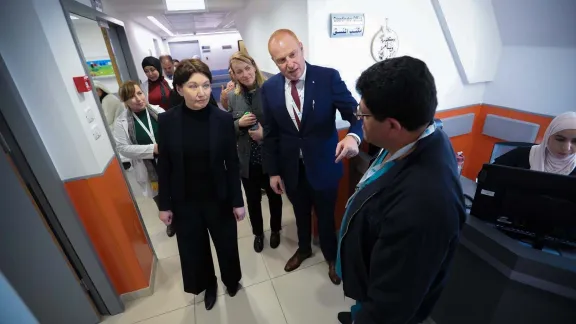 Dr. Fadi Atrash (2 from the right), CEO of the Augsta-Victoria-Hospital (AVH) shows the LWF General Secretary Rev. Dr. Anne Burghardt (left, in black) a unit of the Hospital. Photo: LWF/ E. Shaheen