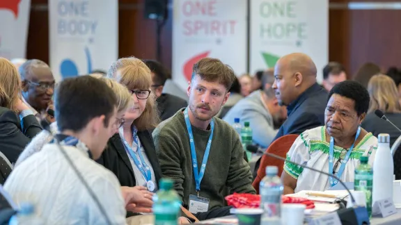       Der Bericht des Vorsitzenden des Finanzausschusses verweist auf das beständige Engagement und die Unterstützung von LWB-Mitgliedskirchen, mit ihm verbundenen Organisationen, ökumenischen und institutionellen Partnern. Foto: LWB/Albin Hillert 