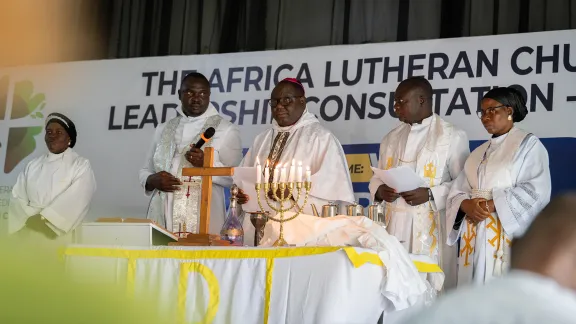 Bishop Benjamin Jonathan Fuduta of the LCCN’s Abuja Diocese, preparing Holy Communion at the opening worship of the ALCLC. Photo: LWF/Albin Hillert