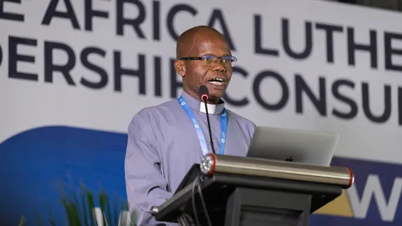 Pfarrer Prof. Dr. Faustin Mahali von der Tumamini-Universität Makumira, Tansania. Foto: LWB/Albin Hillert