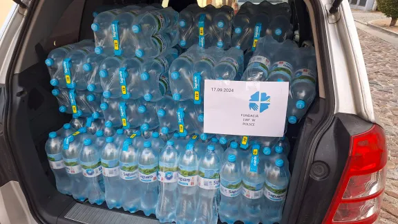 Water and non-perishable food were among the things people donated. Photo: LWF Poland