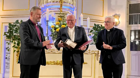 Anna Vasa Prize-giving ceremony with the Presiding Bishop of the ECACP, Jerzy Samiec, the recipient of the prize, former GNC/LWF General Secretary Norbert Denecke (center), and the President of the ECACP synod, Rev. Dr. Adam Malina. Photo: ECACP