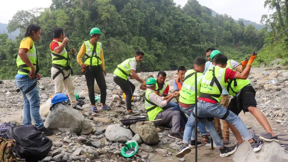 In den nepalesischen Distrikten Jhapa und Morang schult die Lutheran Community Welfare Society die lokale Bevölkerung in der Katastrophenvorsorge und der Stärkung der Widerstandsfähigkeit durch Ernährungssicherheit. Foto: LCWS