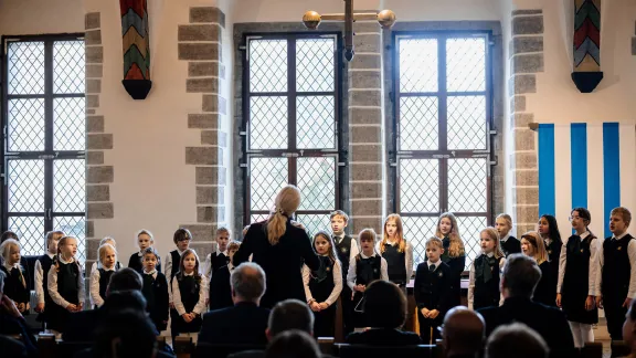 A choir from the Kaarli church sang traditional songs for the committee members during their visit. Photo: Ellen Rudi