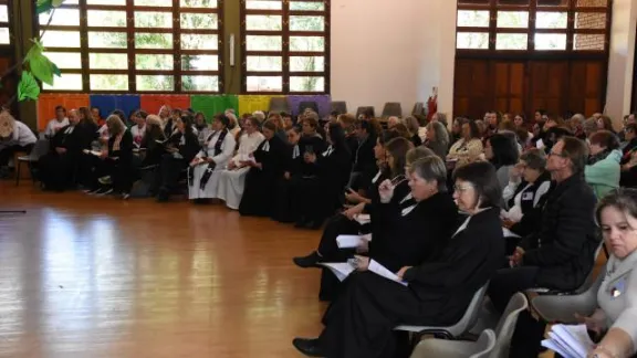 En el culto de cierre, las ministras presentes participaron activamente. Foto: FLM/Eugenio Albrecht