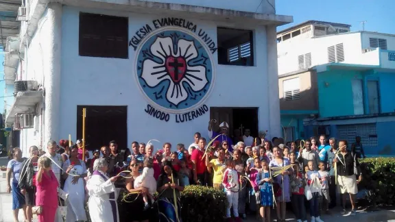 Una congregación de la nueva iglesia miembro de la FLM, la Iglesia Evangélica Unida en Cuba Sínodo Luterano se reúne en Santiago de Cuba. La iglesia tiene más mujeres ordenadas líderes que hombres. Foto: Iglesia Evangélica Unida en Cuba Sínodo Luterano.