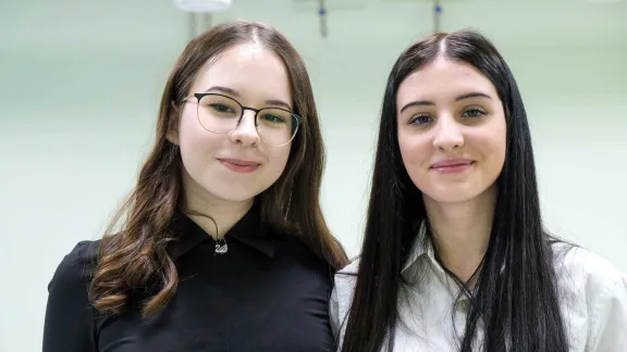 Anastasia Stoychan (in black) and Kateryna Gladkova (white), 14 years old, 9th grade students at Pishanka underground school. Photo: LWF/ L. Gillabert