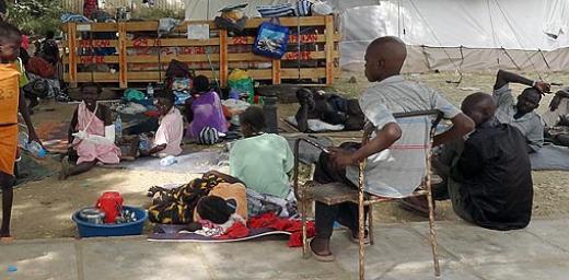 The LWF is providing food, water, blankets and other assistance to victims of the recent inter-ethnic attacks in Jonglei State, like these wounded taking shelter outside an overcrowded Juba hospital. Â© LWF