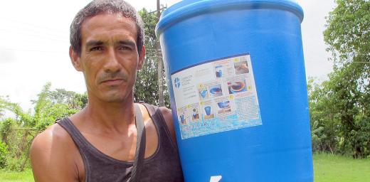 Alexis Mendoza and his family received a water filter in Saravena so they can improve their health after severe floods in May and June. Photo: LWF Colombia