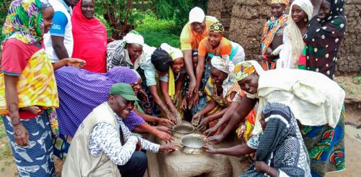 Women from Gawar in northern Cameroon building energy efficient clay stoves, as part of an LWF environmental program. Photo: Tcheou Tcheou ABEL
