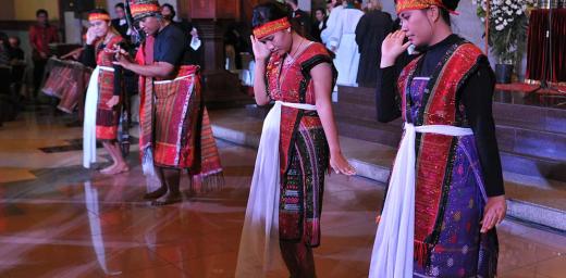 A Batak group performs a traditional dance showing the confession of sins. Photo: LWF/M. Renaux