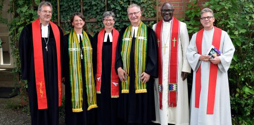 During his visit to âMission EineWeltâ in Neuendettelsau, Germany, LWF President Panti Filibus Musa (2nd from right) also participated in the church service together with the center's directors (from left) Hanns und Gabriele Hoerschelmann during which Ulrike und Reinhard Hansen (Head: Mission and Intercultural Studies, Head: Africa Desk) concluded their duties with the center. Claus Heim (Regional Secretary for Tanzania and Kenya) also participated in the service. Photo: Mission EineWe