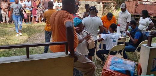 DKH/LWF/NCA office staff distribute emergency shelter kits for 300 families in Camp Perrin in the south of Haiti. Photo: DKH 