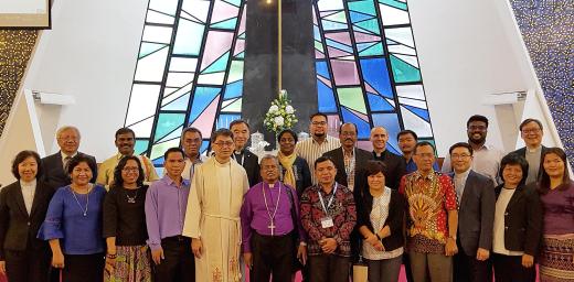 ALIS participants at Truth Lutheran Church, a congregation of the ELCHK, where they were welcomed by senior pastor, Rev Jackson Yeung, and by Rev. Jenny Chan, former bishop of ELCHK and LWF Council member  Photo: LWF/P.Lok
