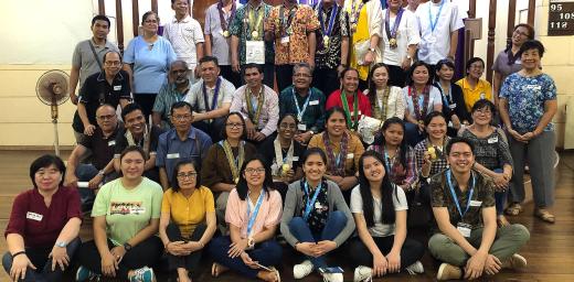 Workshop participants with local church staff in the Immanuel Lutheran Church in Malabon, Manila. All photos: LWF/Marina DÃ¶lker