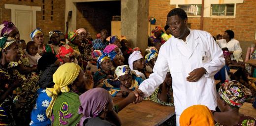 Dr Denis Mukwege with women at Panzi Hospital in Bukavu, Democratic Republic of the Congo. Photo: Torleif Svensson