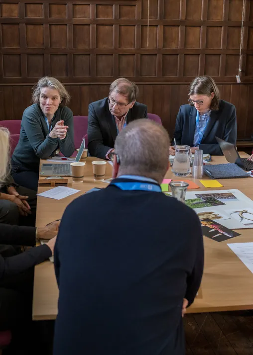 Delegierte aus europäischen Kirchen in einer Gruppendiskussionen